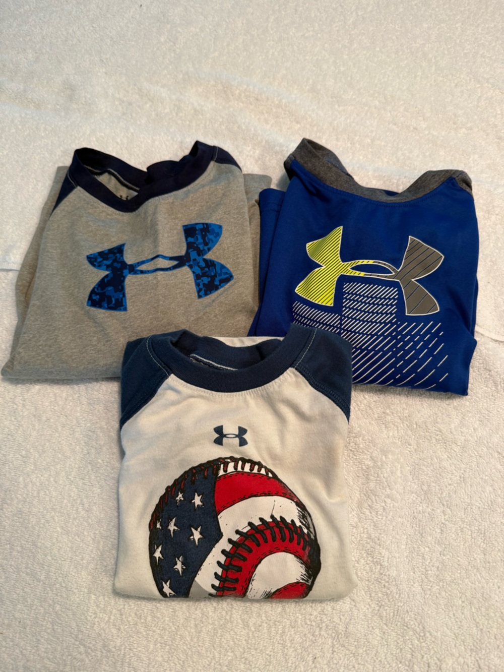 Under Armour bundle of 3 Under Armour t-shirts. Boys size 3T.